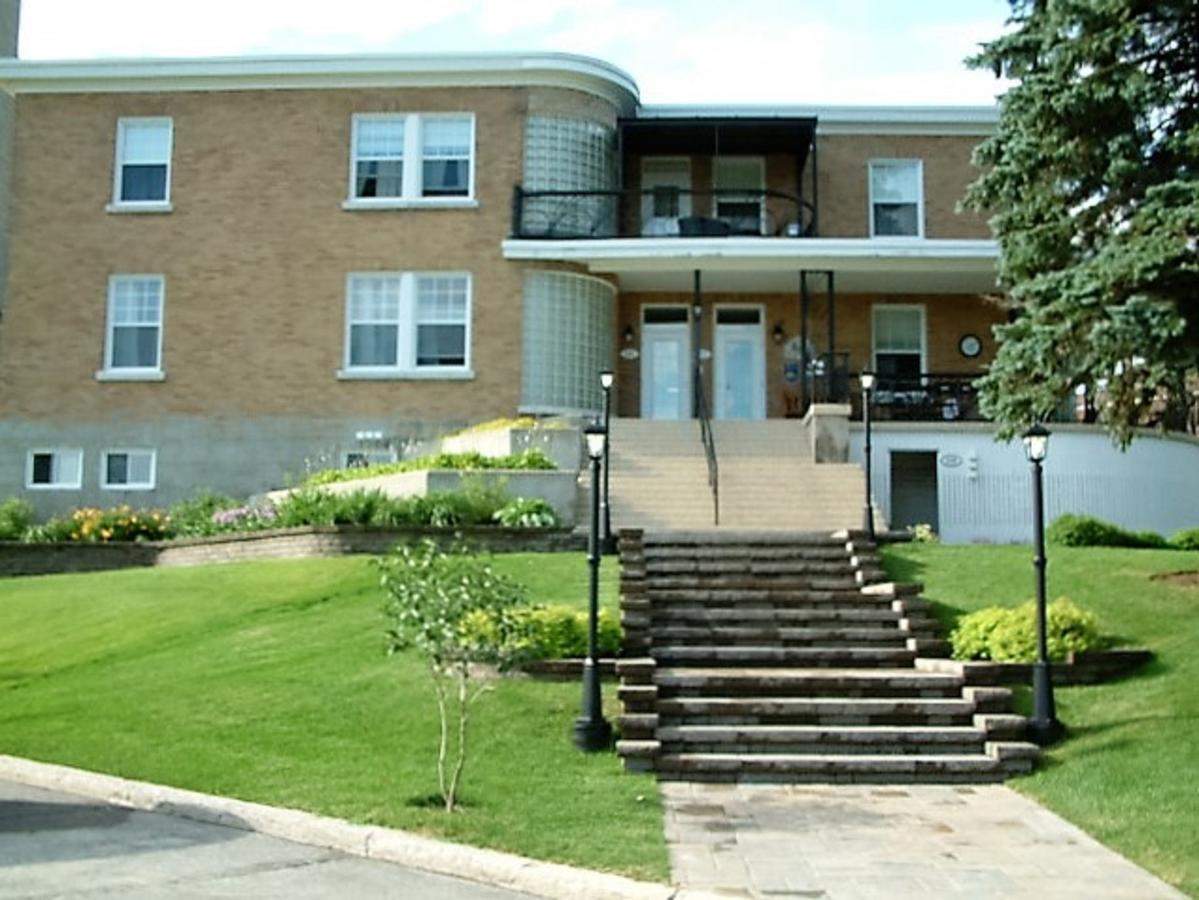 Auberge Le St-Georges Chicoutimi Buitenkant foto