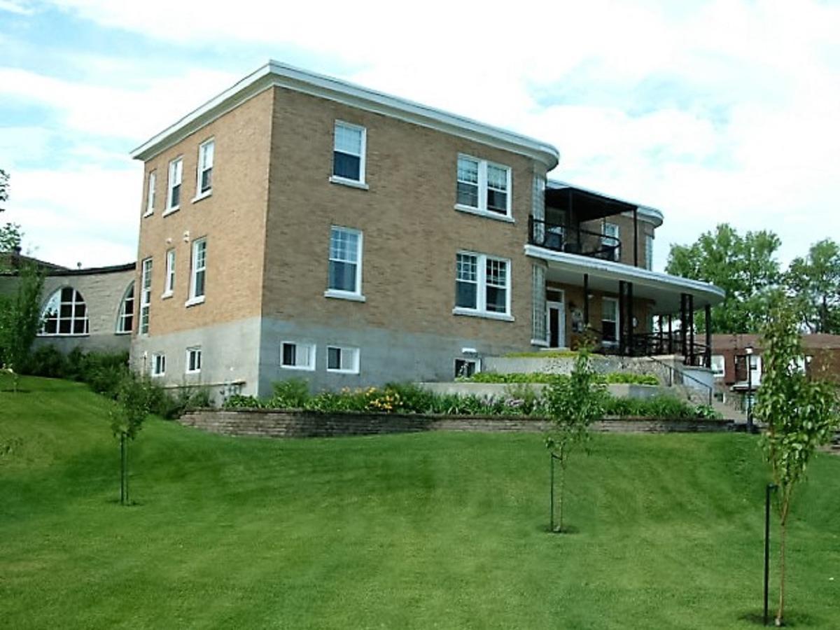 Auberge Le St-Georges Chicoutimi Buitenkant foto