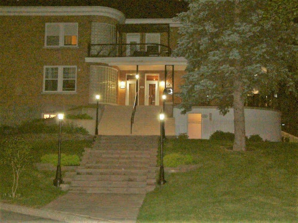 Auberge Le St-Georges Chicoutimi Buitenkant foto