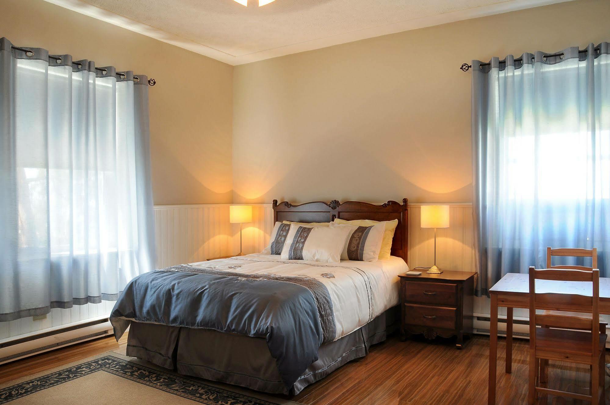 Auberge Le St-Georges Chicoutimi Buitenkant foto