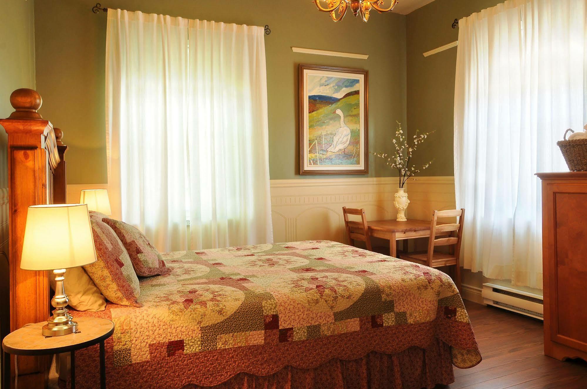 Auberge Le St-Georges Chicoutimi Buitenkant foto