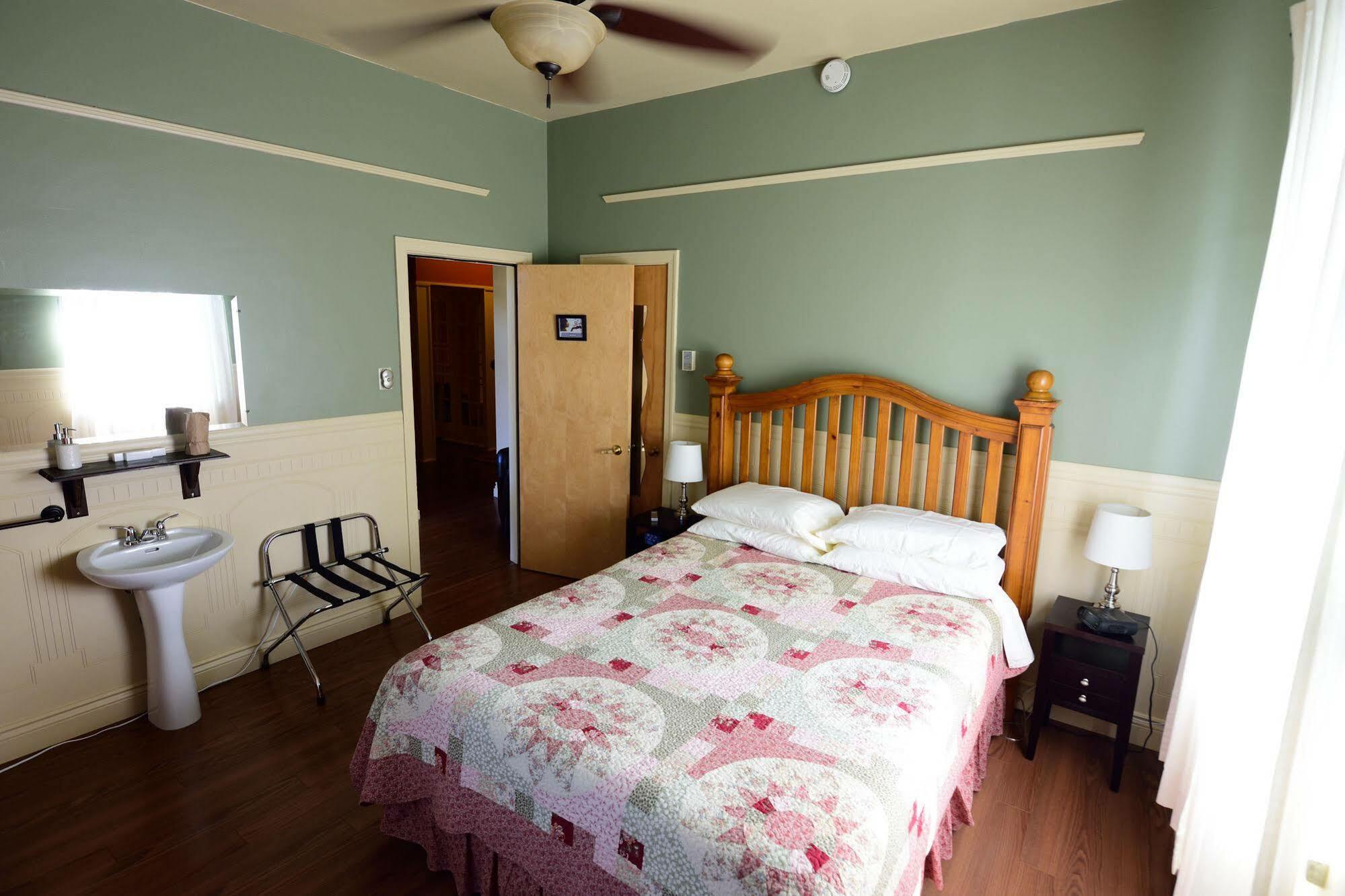 Auberge Le St-Georges Chicoutimi Buitenkant foto