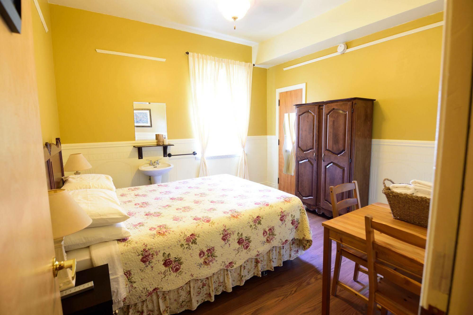 Auberge Le St-Georges Chicoutimi Buitenkant foto